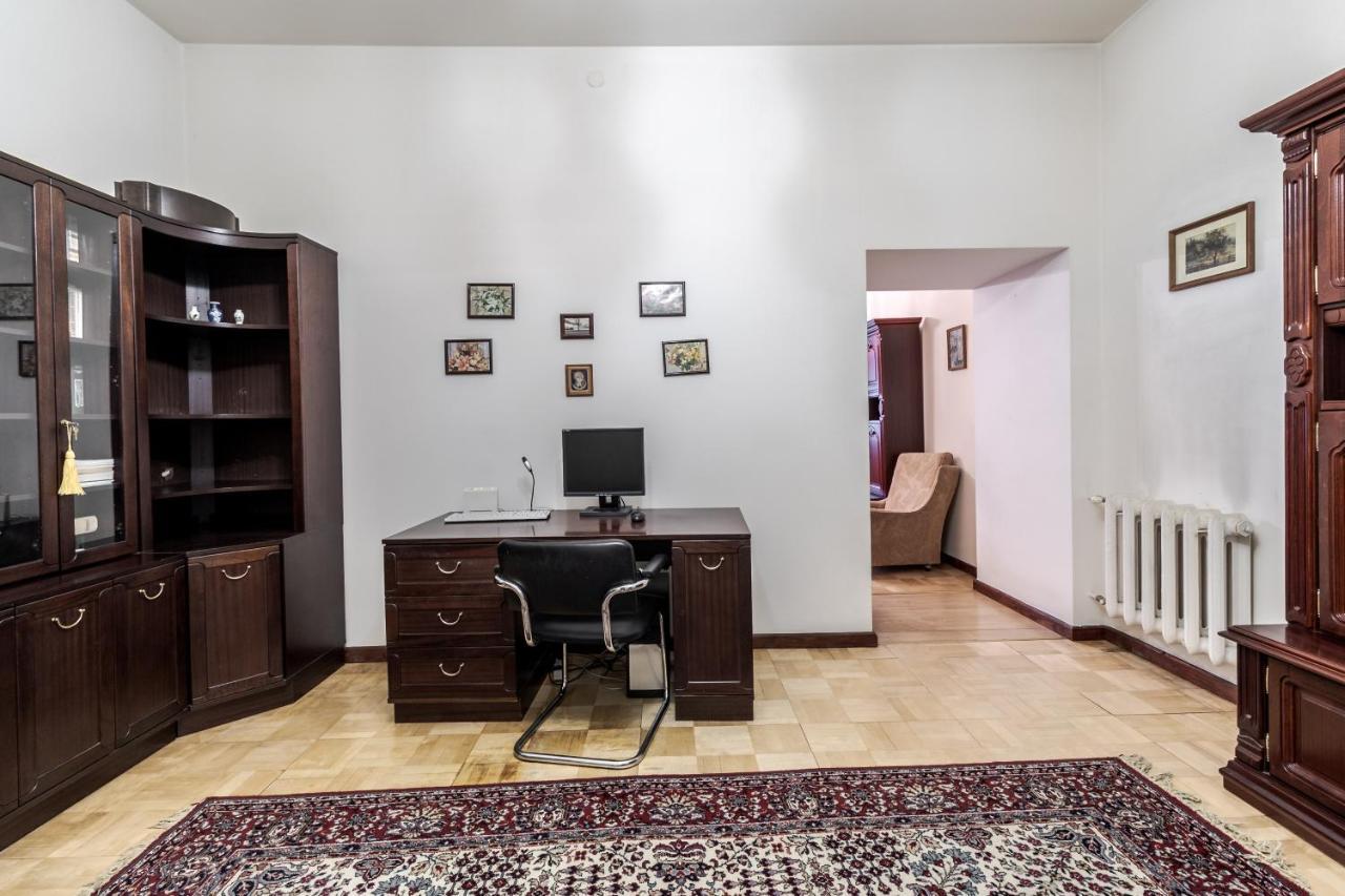 Doroshenka Antique Apartment Lviv Extérieur photo